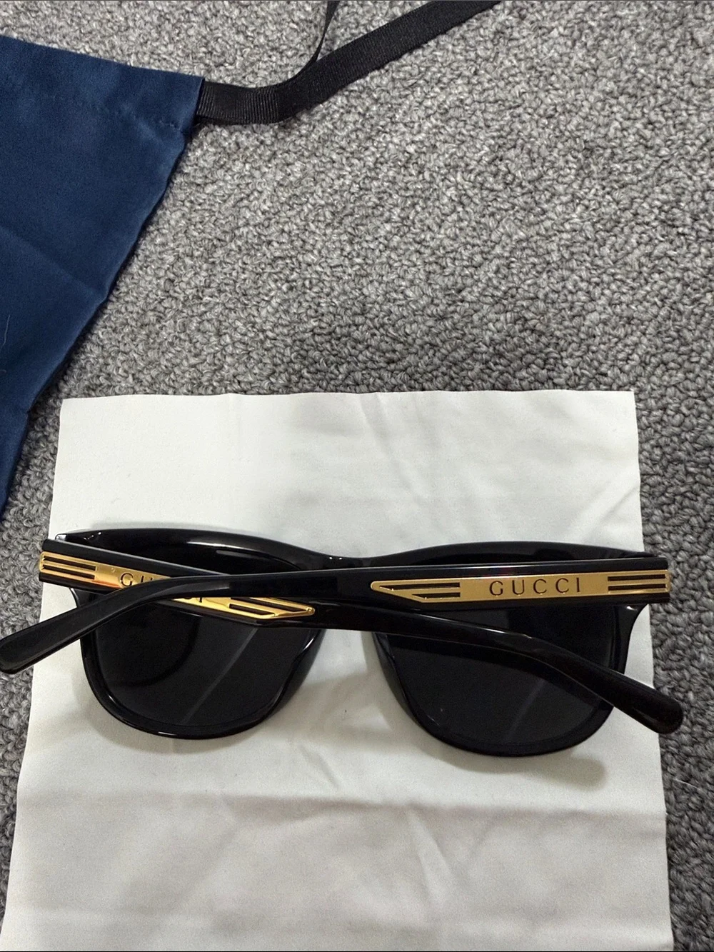 Gucci Black men’s sunglasses Case and Pouch
